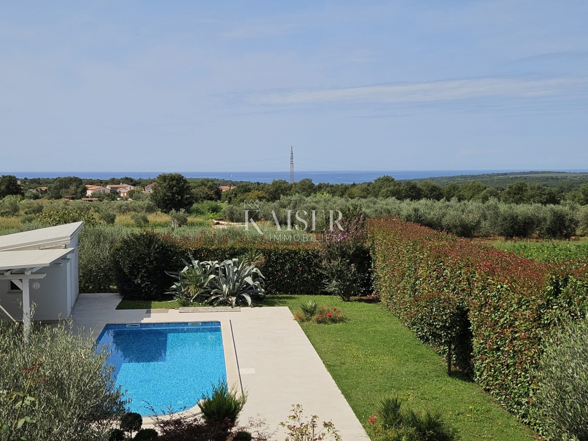 Parenzo, Istria, esclusiva villa bifamiliare in pietra con piscina