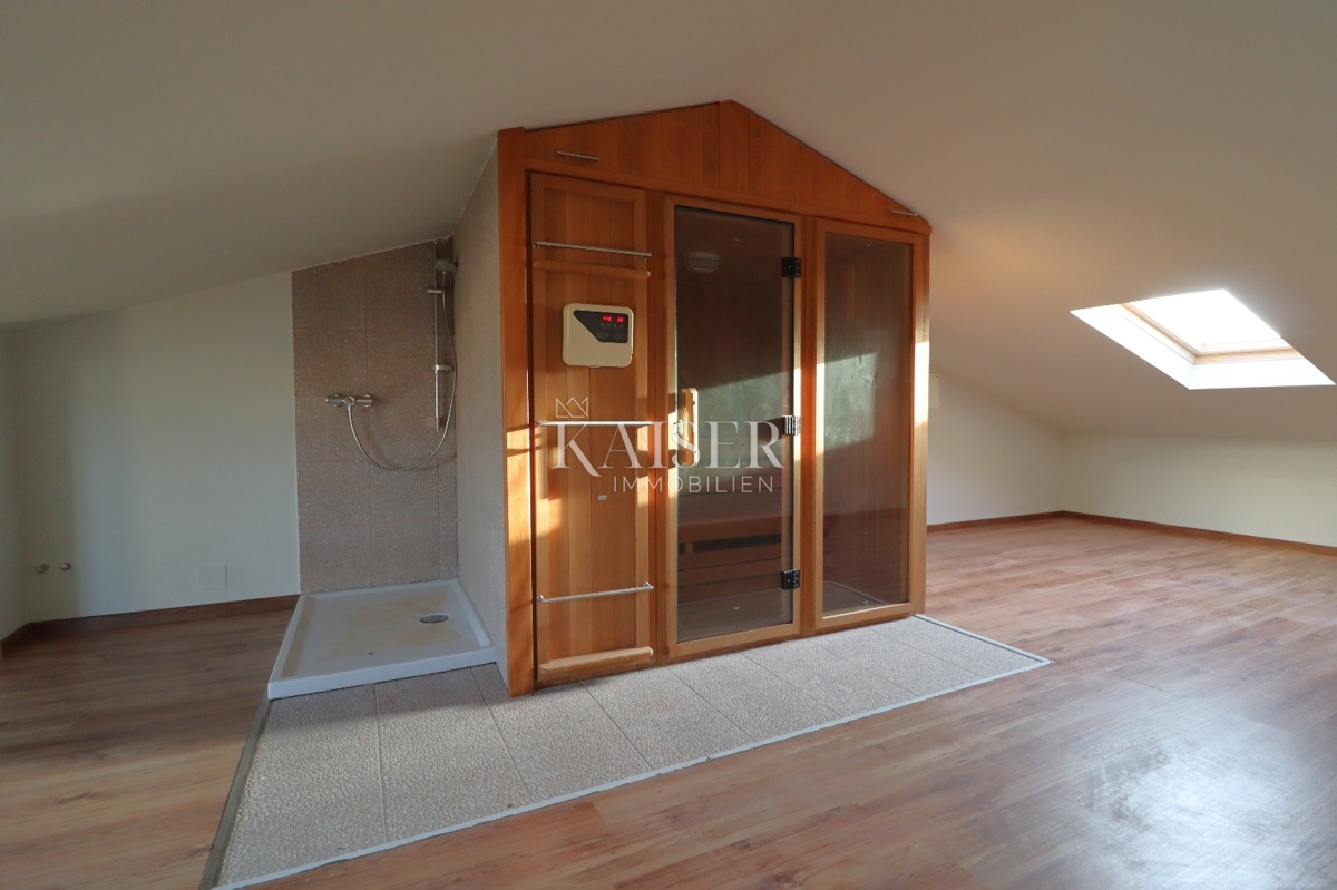 Parenzo, Istria, esclusiva villa bifamiliare in pietra con piscina