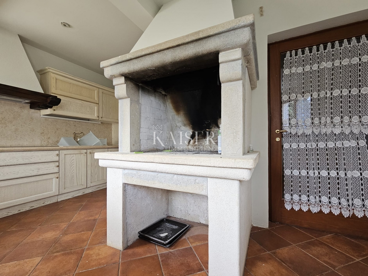 Parenzo, Istria, esclusiva villa bifamiliare in pietra con piscina