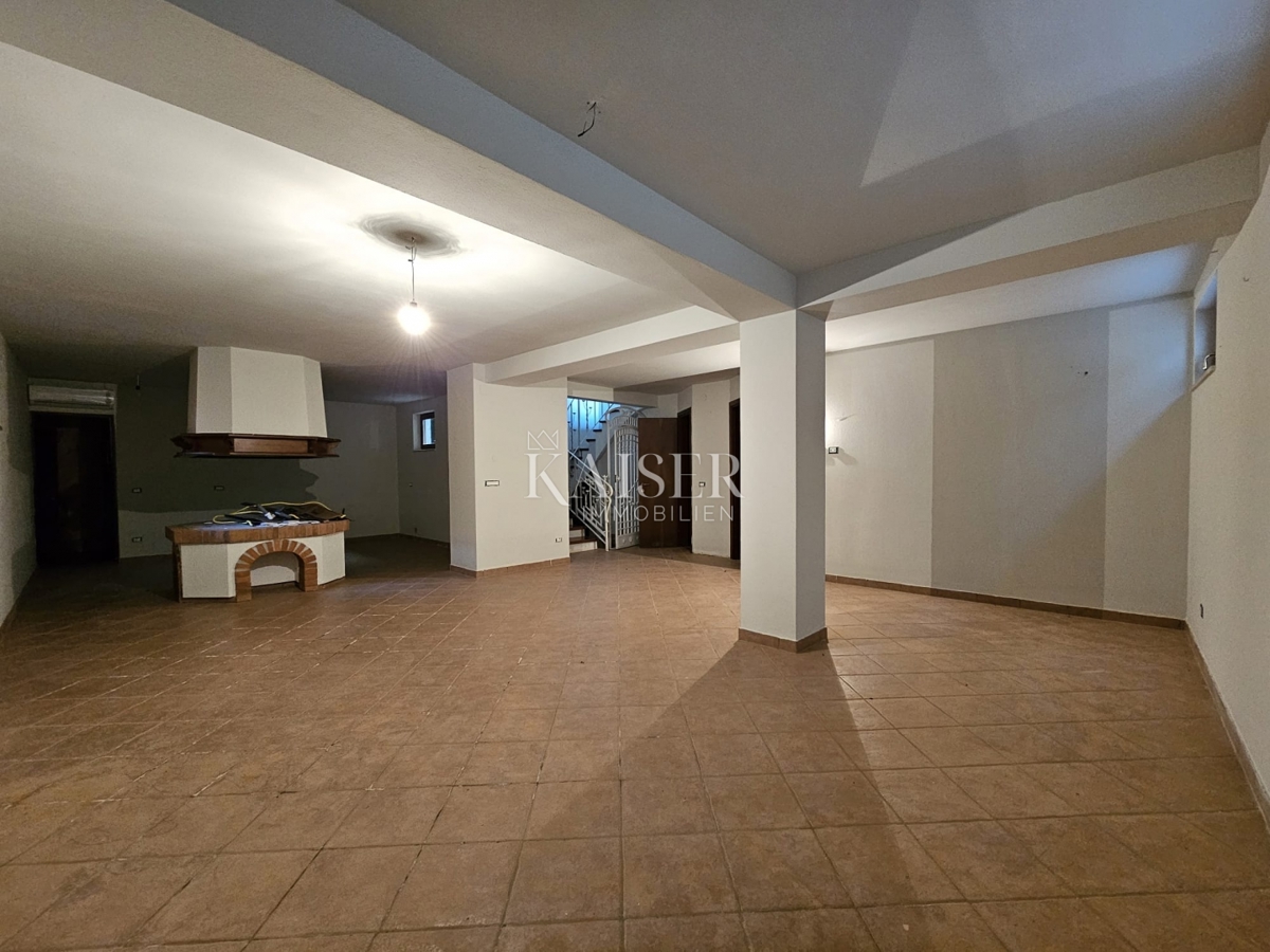 Parenzo, Istria, esclusiva villa bifamiliare in pietra con piscina