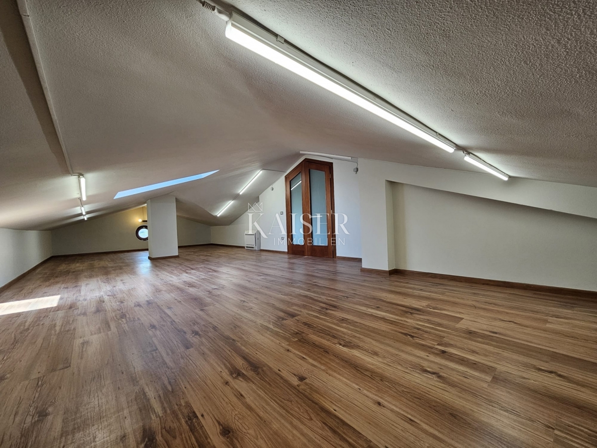 Parenzo, Istria, esclusiva villa bifamiliare in pietra con piscina