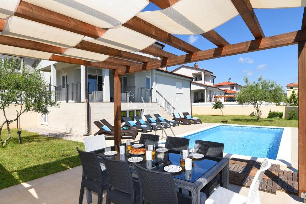 Istria, Rabac - casa con vista mare e piscina, 220 m2