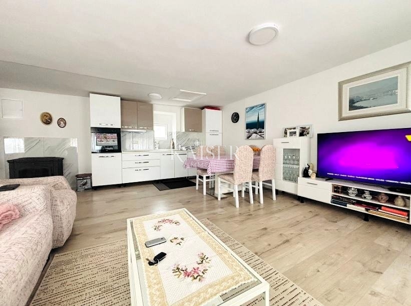 Isola di Pag – Kolan, 2 unità, cortile, parcheggio