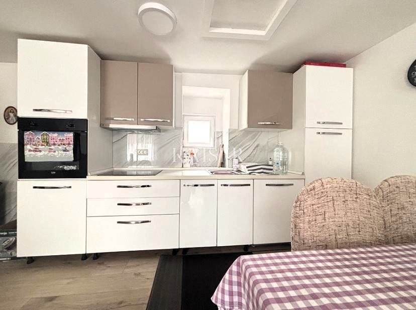 Isola di Pag – Kolan, 2 unità, cortile, parcheggio