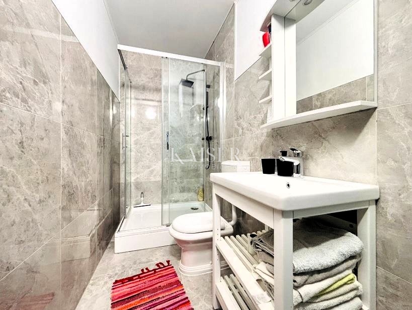 Isola di Pag – Kolan, 2 unità, cortile, parcheggio