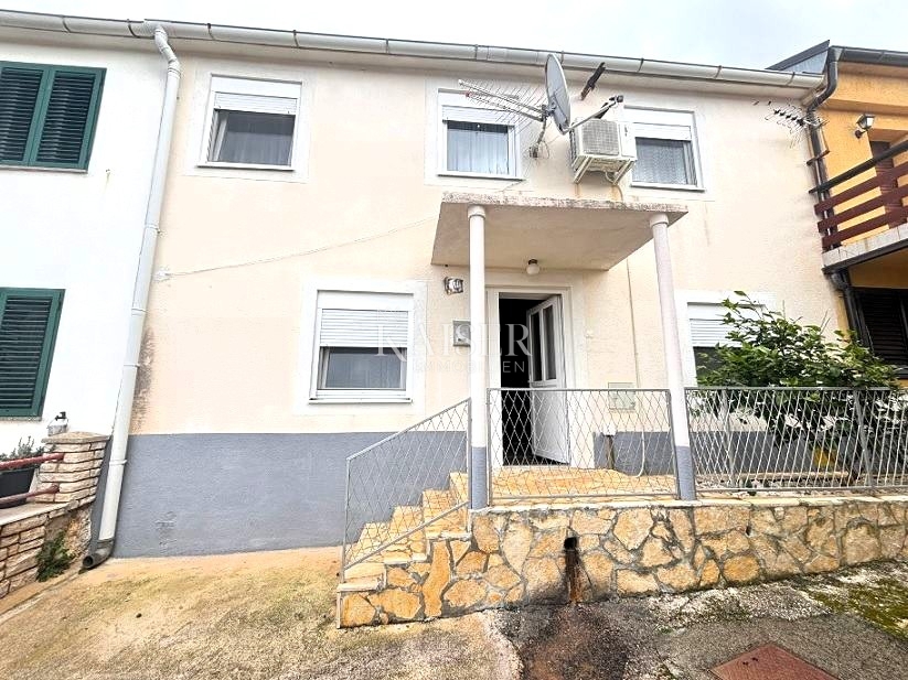 Isola di Pag – Kolan, 2 unità, cortile, parcheggio