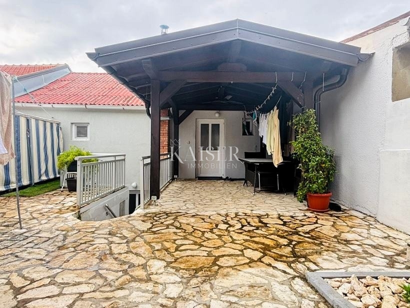 Isola di Pag – Kolan, 2 unità, cortile, parcheggio