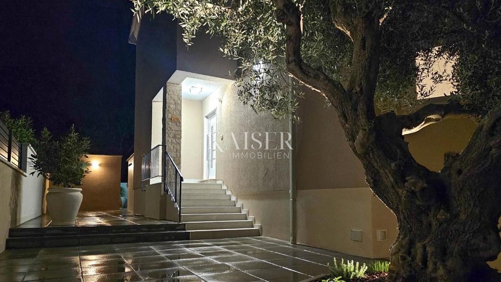 Umag, Zambratija, Istria, splendida villa con piscina e vista mare