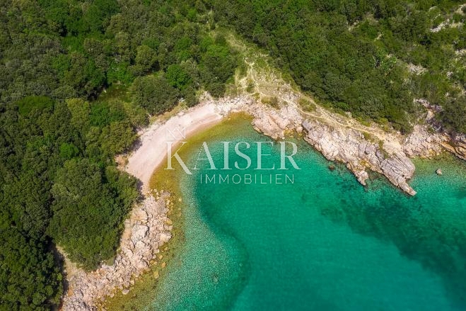 Isola di Krk - terreno agricolo 1a fila al mare
