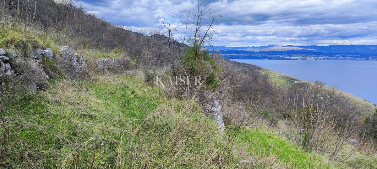 Mošćenice - terreno con vista panoramica sul mare, 2.250 m2