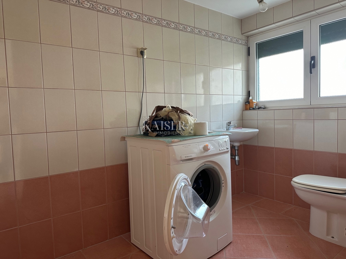 Viškovo - una casa con un grande potenziale in una posizione tranquilla