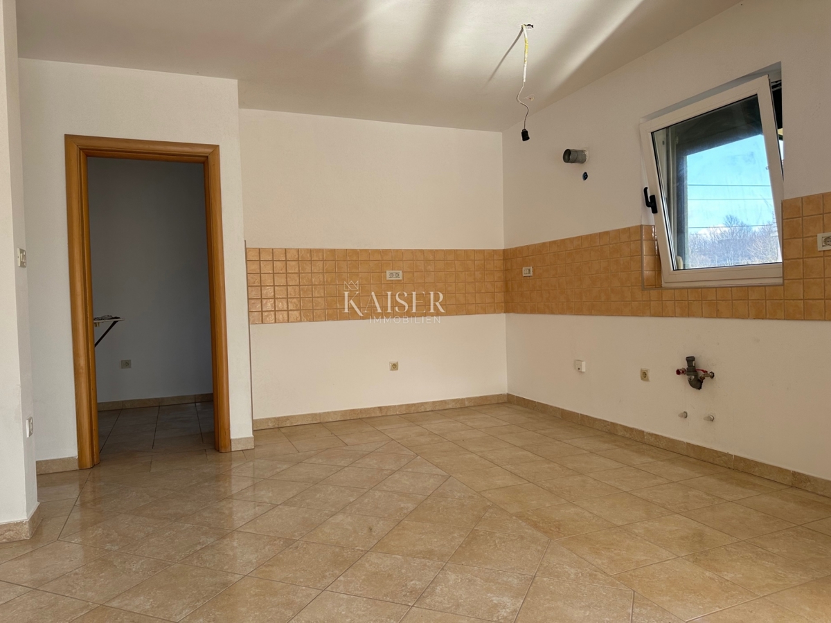 Viškovo - una casa con un grande potenziale in una posizione tranquilla