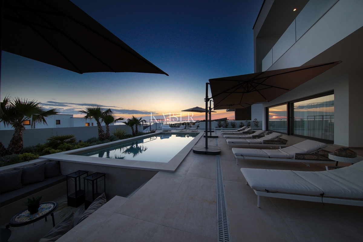 Ville Lun, Novalja, 305m2