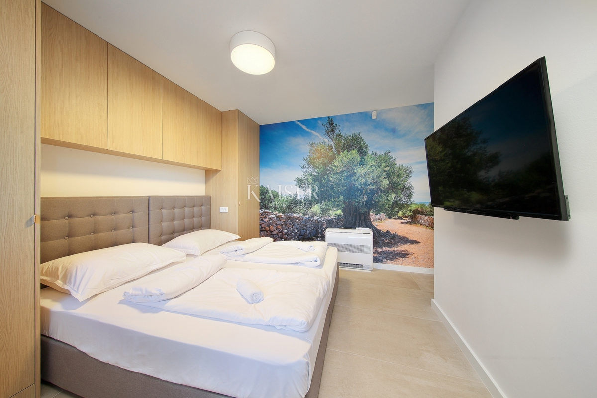 Ville Lun, Novalja, 305m2