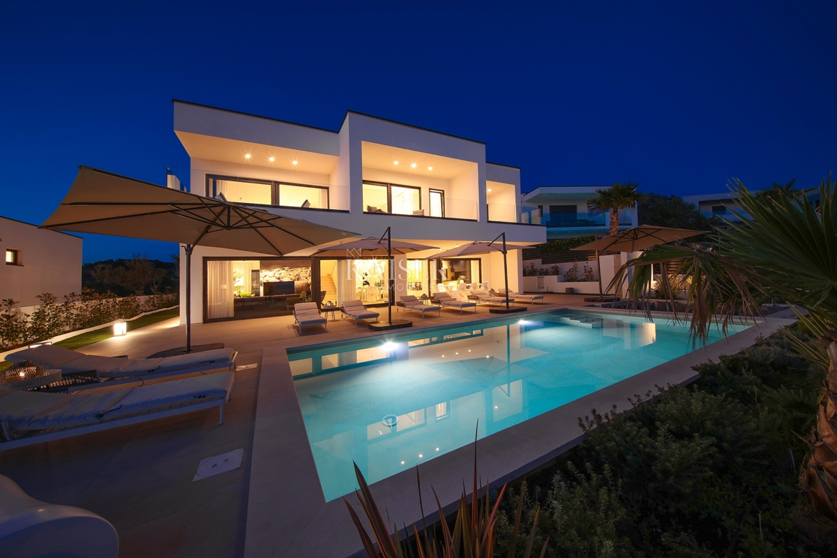 Ville Lun, Novalja, 305m2