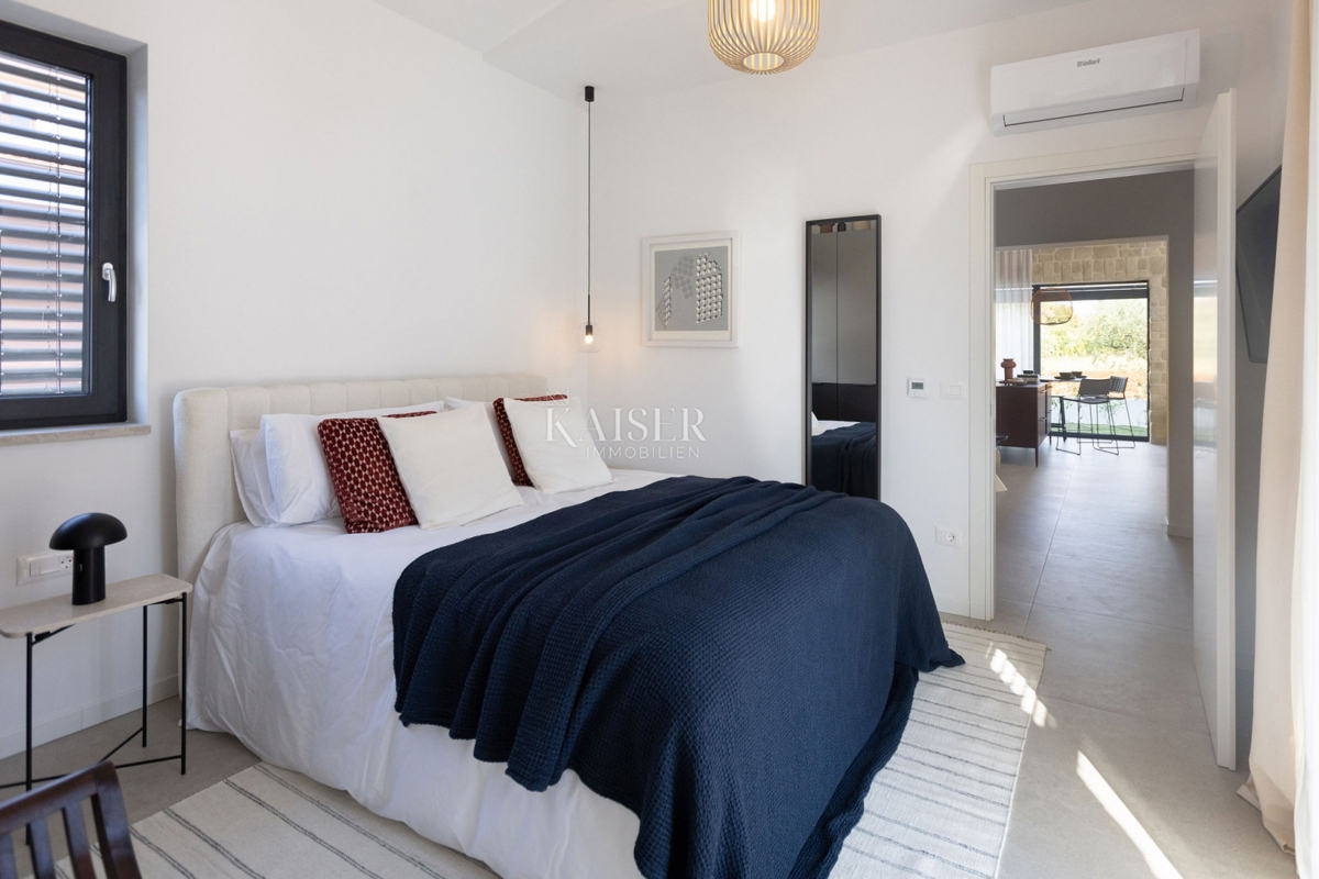 Istria - Parenzo, villa di lusso in stile mediterraneo, vista mare. 