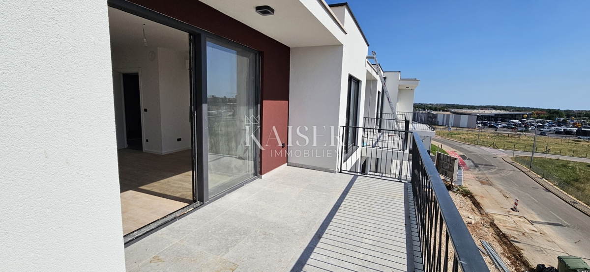 Istria, Umago - appartamento funzionale monolocale in una nuova costruzione, 45m2, primo piano