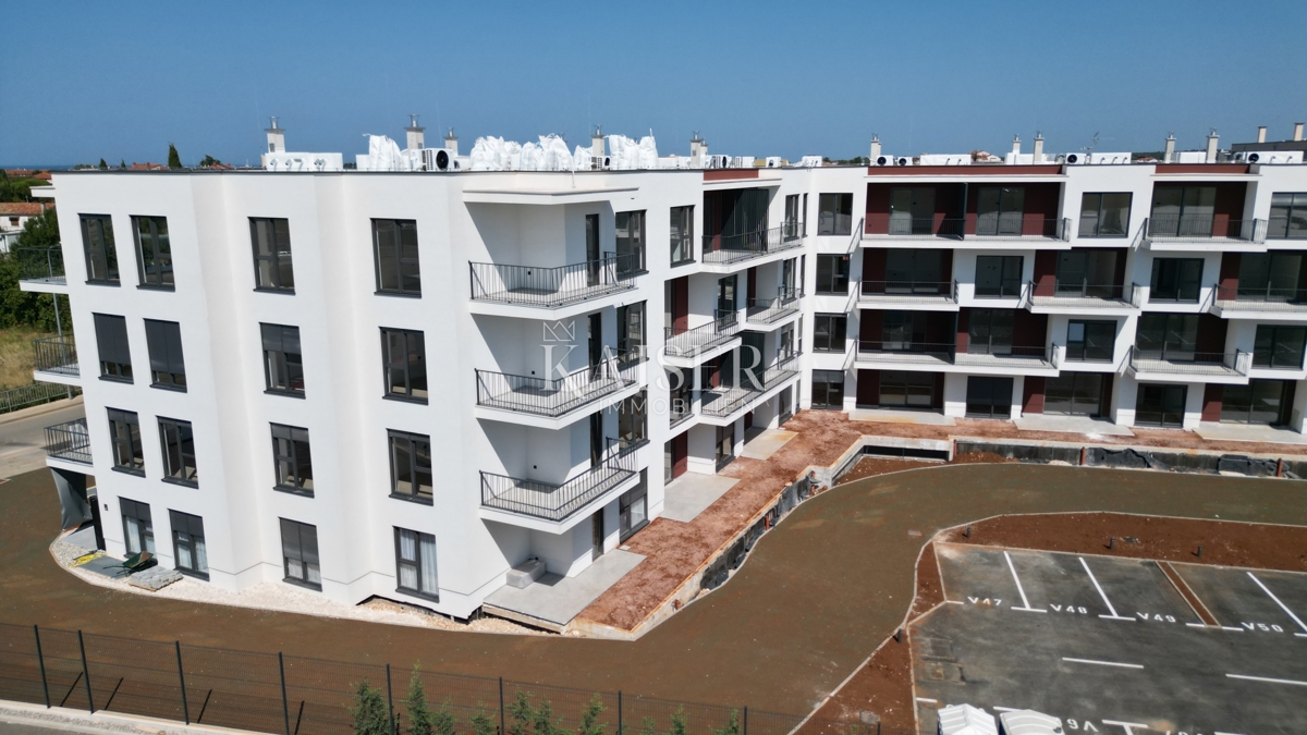 Istria, Umago - appartamento funzionale monolocale in una nuova costruzione, 45m2, primo piano