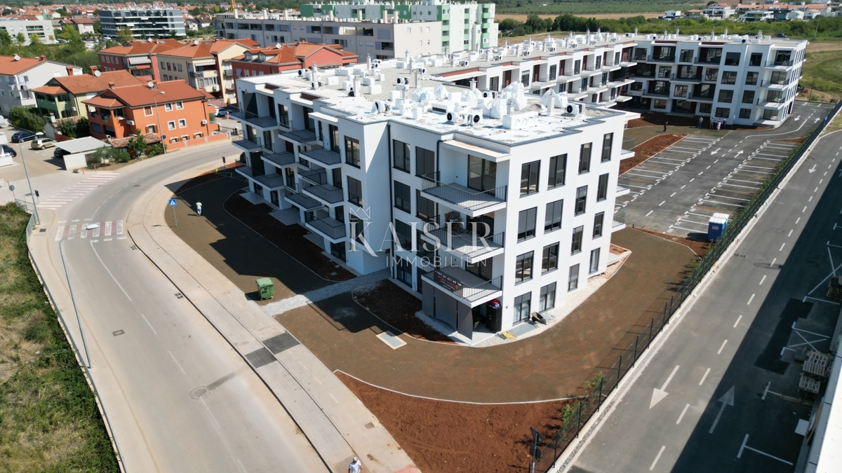 Istria, Umago - appartamento funzionale monolocale in una nuova costruzione, 45m2, primo piano