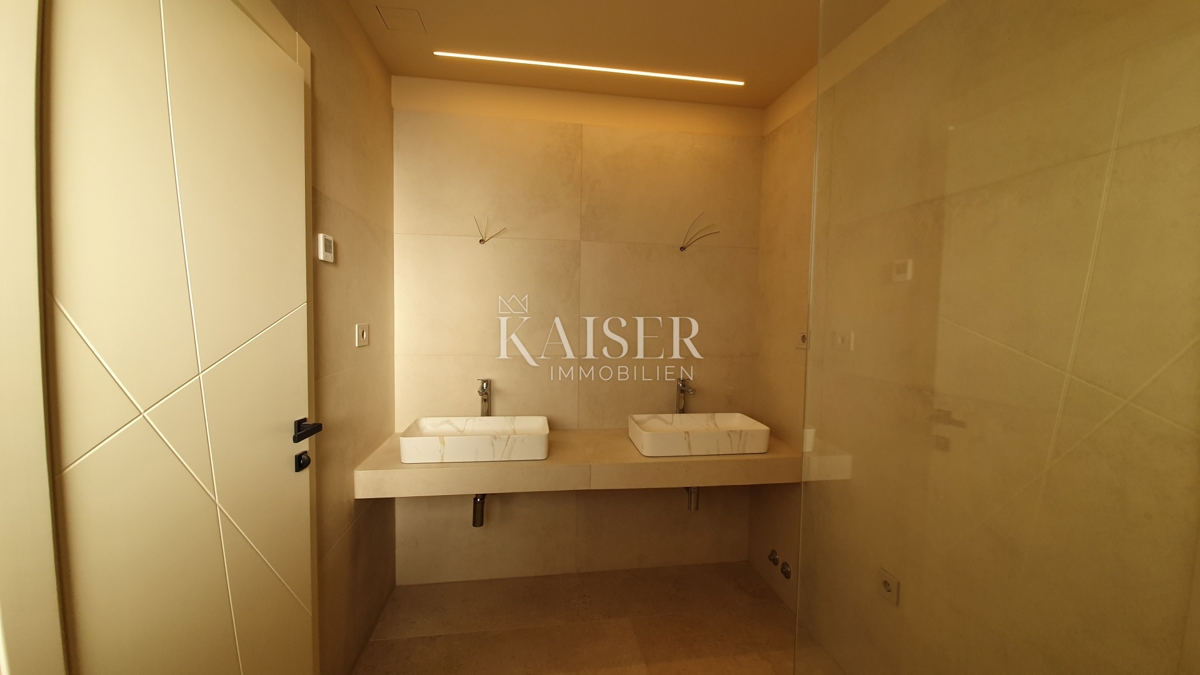 Istria - Parenzo, villa di lusso con sauna e piscina, vista mare