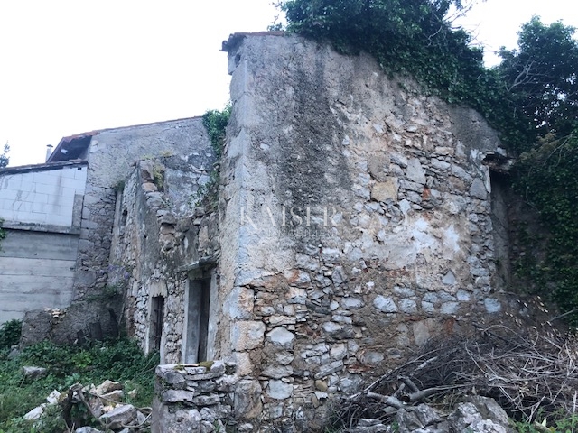 Veli Lošinj, rovine con permesso di costruire