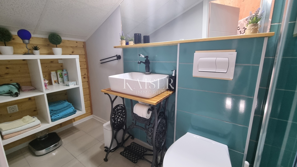 Novi Vinodolski - appartamento con 2 camere da letto + soggiorno con una splendida vista sul mare