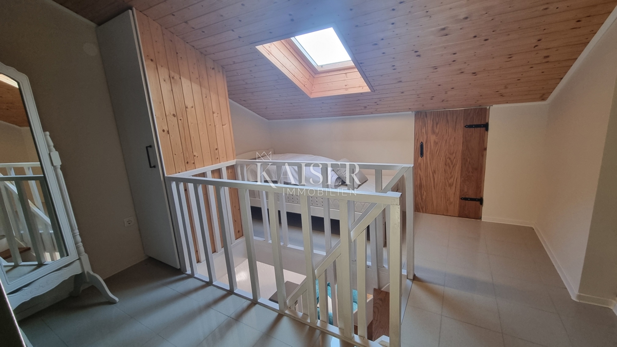 Novi Vinodolski - appartamento con 2 camere da letto + soggiorno con una splendida vista sul mare