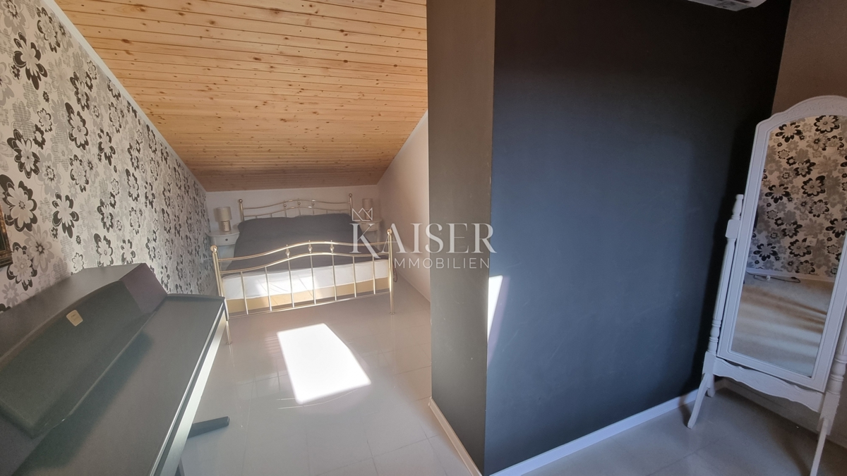 Novi Vinodolski - appartamento con 2 camere da letto + soggiorno con una splendida vista sul mare