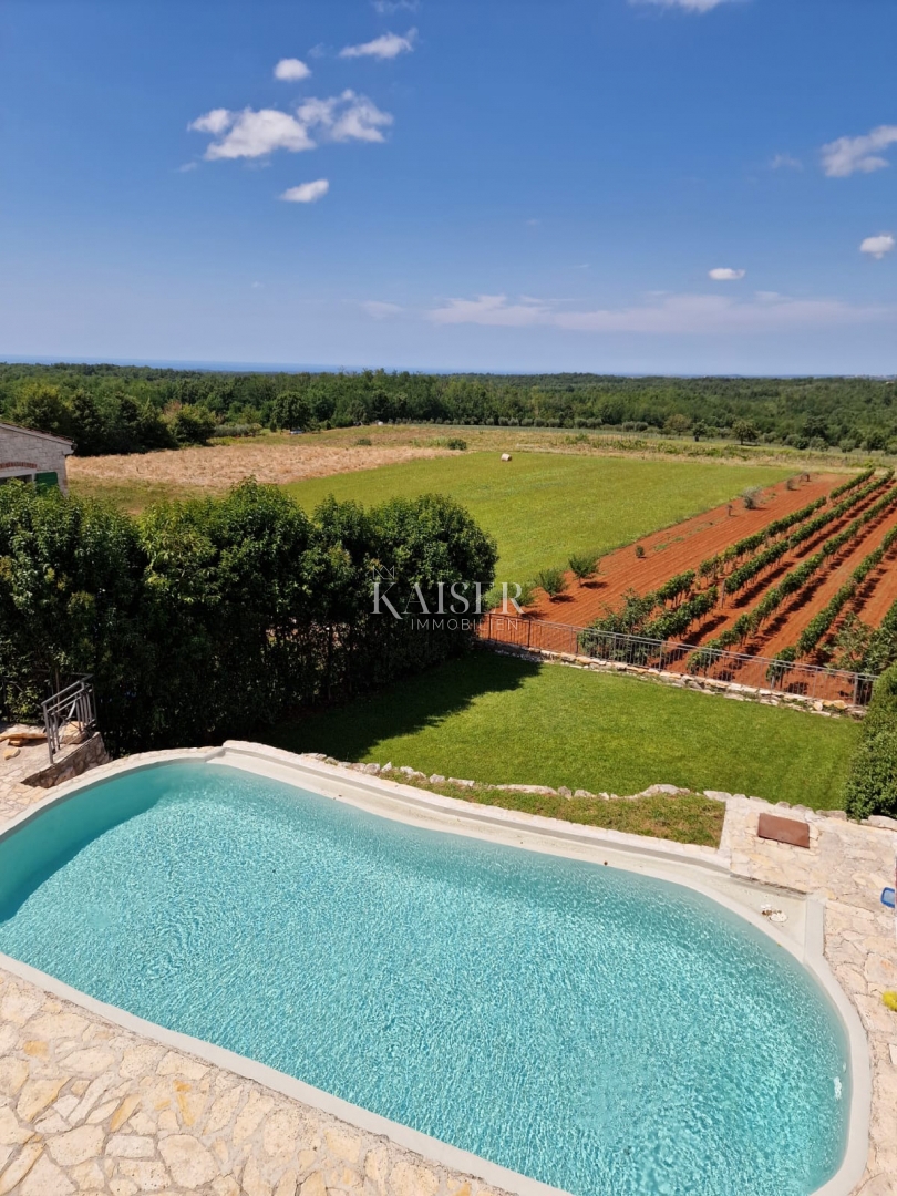 Istria, Visinada, villa rustica in pietra con piscina