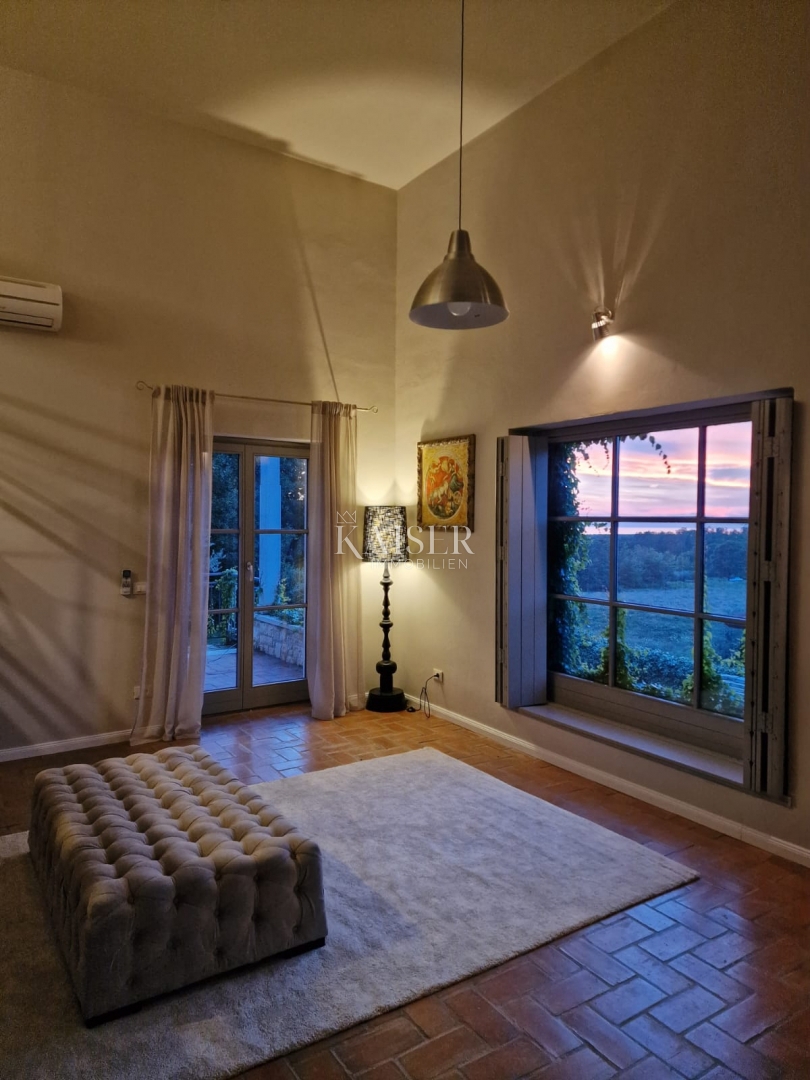 Istria, Visinada, villa rustica in pietra con piscina