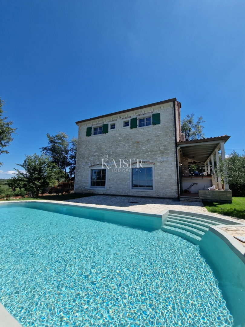 Istria, Visinada, villa rustica in pietra con piscina