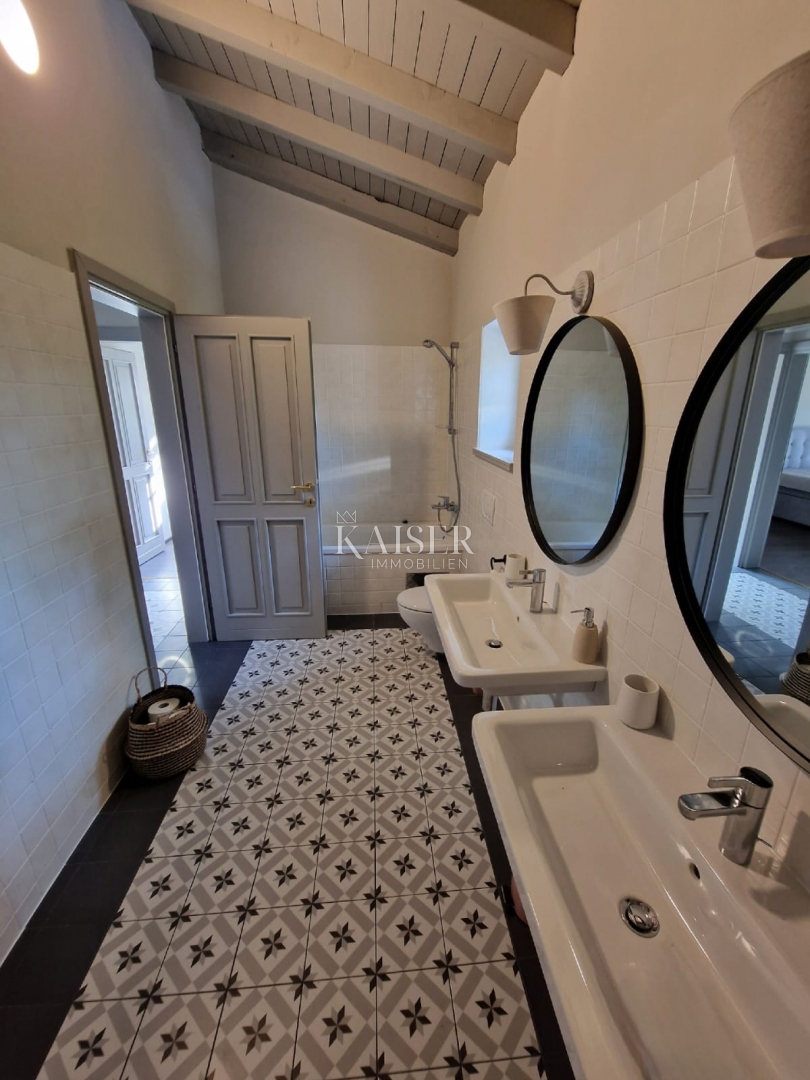 Istria, Visinada, villa rustica in pietra con piscina