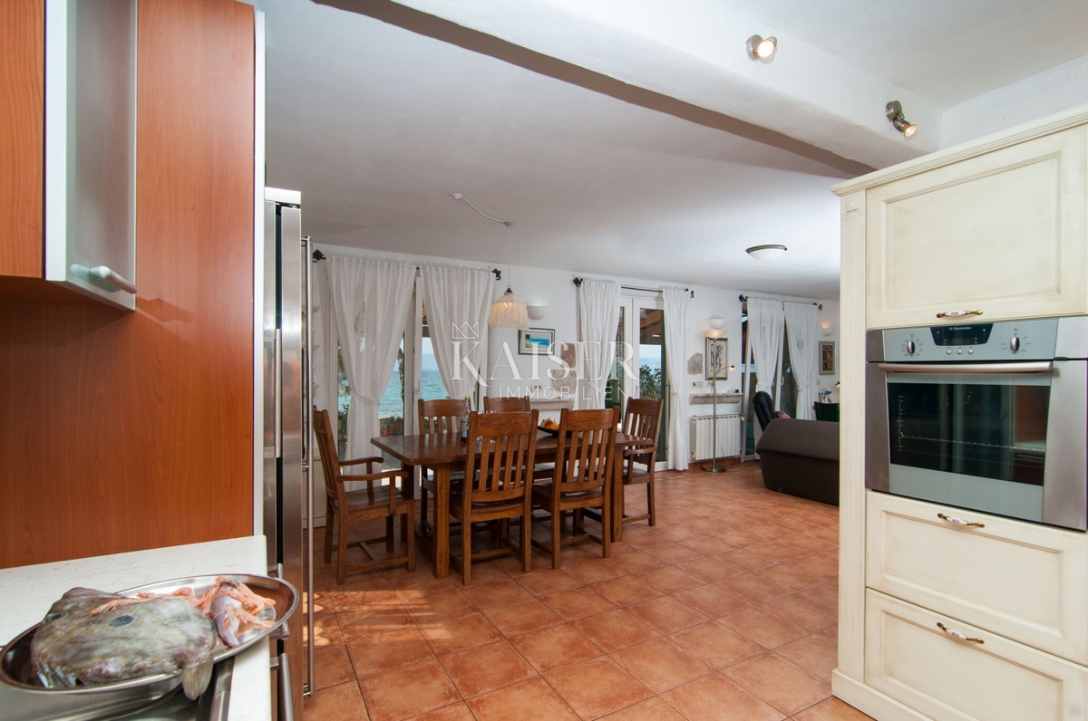 Villa Supetar, 210m2