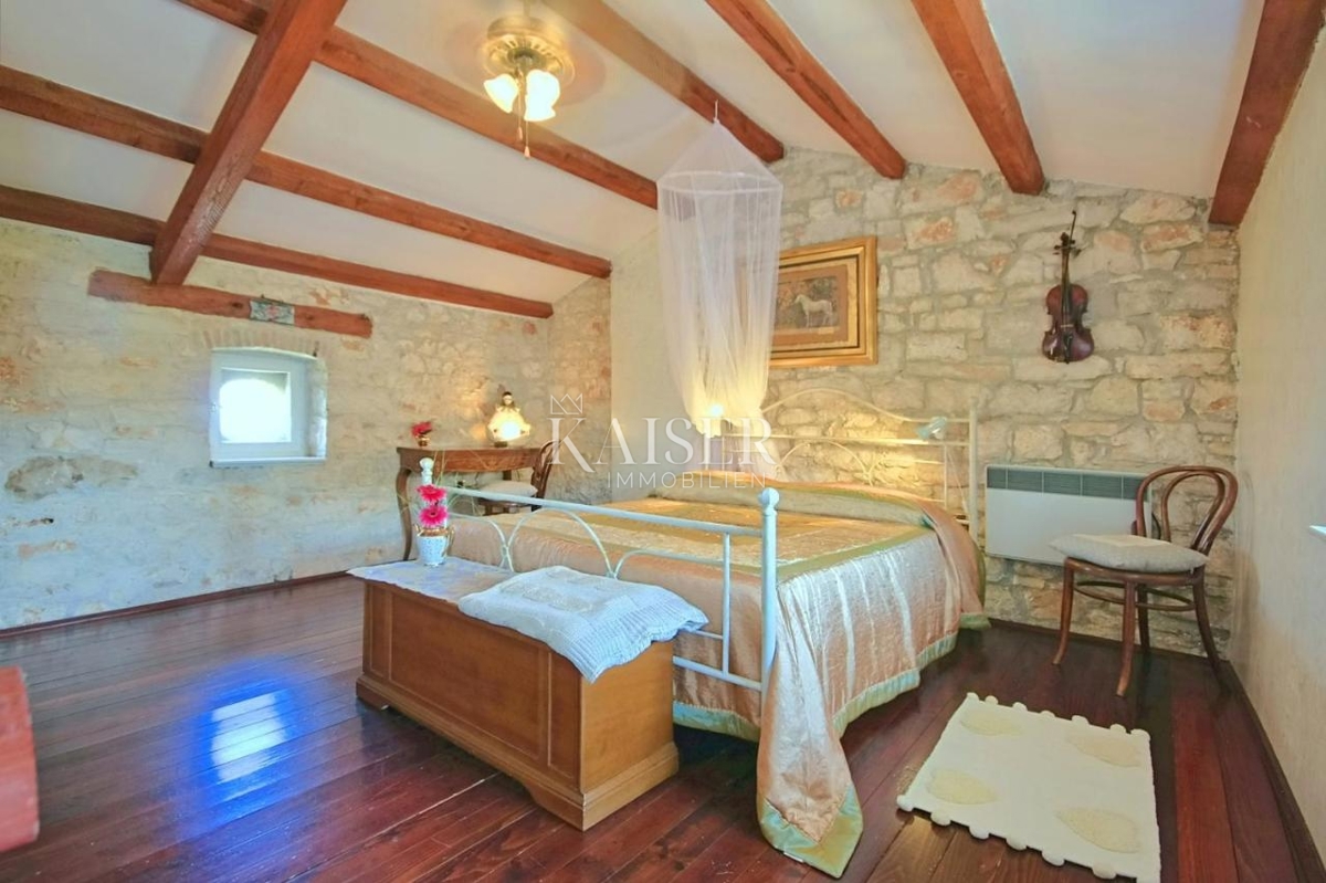 Istria - Nova Vas, casa in pietra con piscina, vista mare