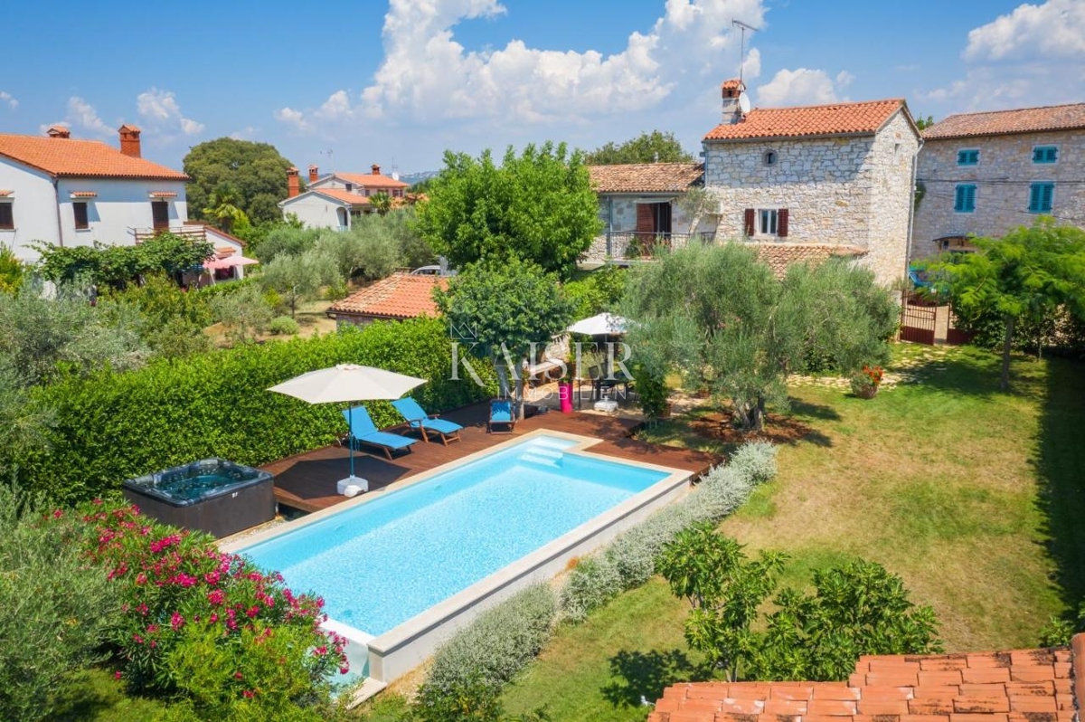 Istria - Nova Vas, casa in pietra con piscina, vista mare