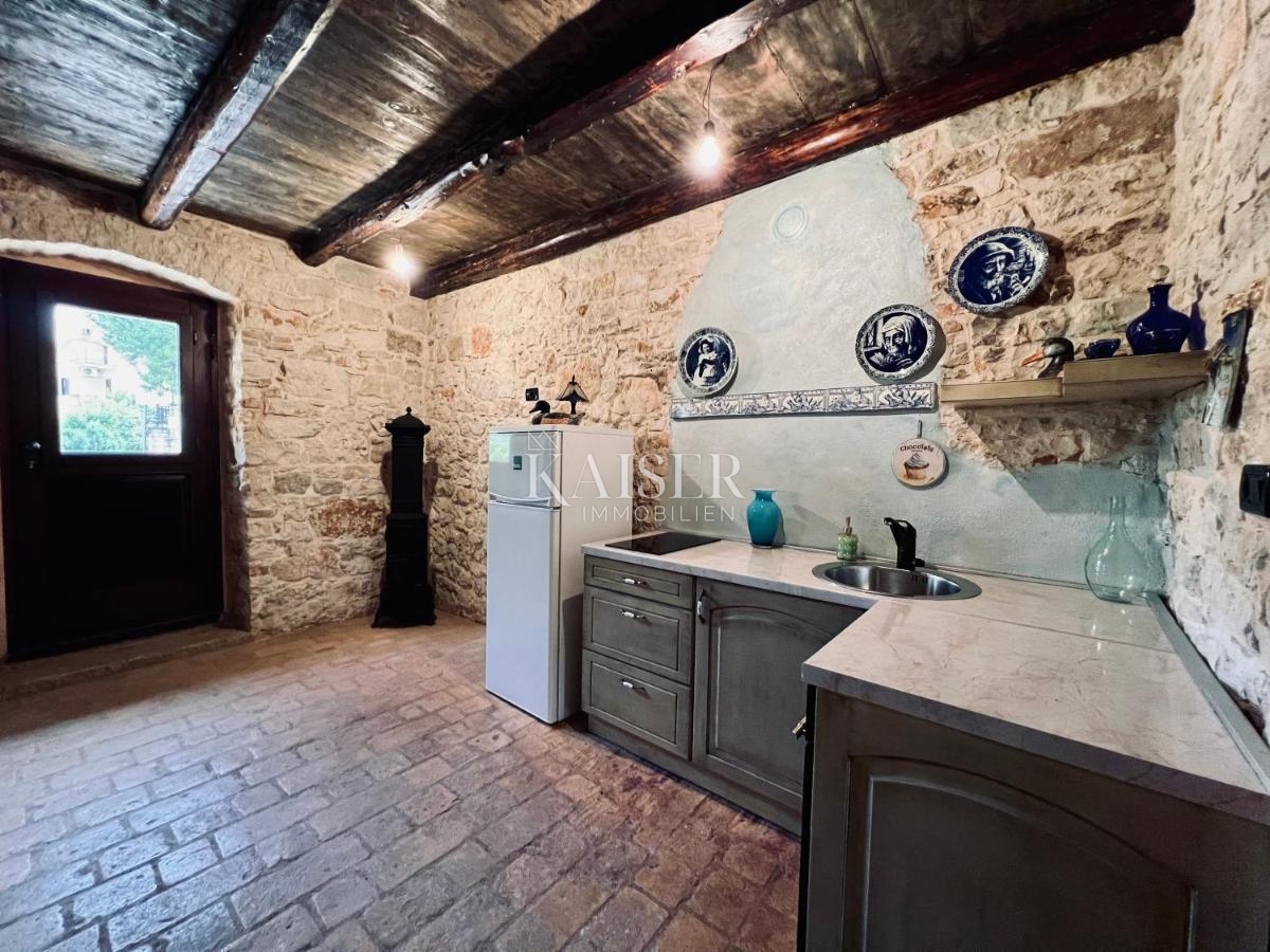 Istria - Nova Vas, casa in pietra con piscina, vista mare