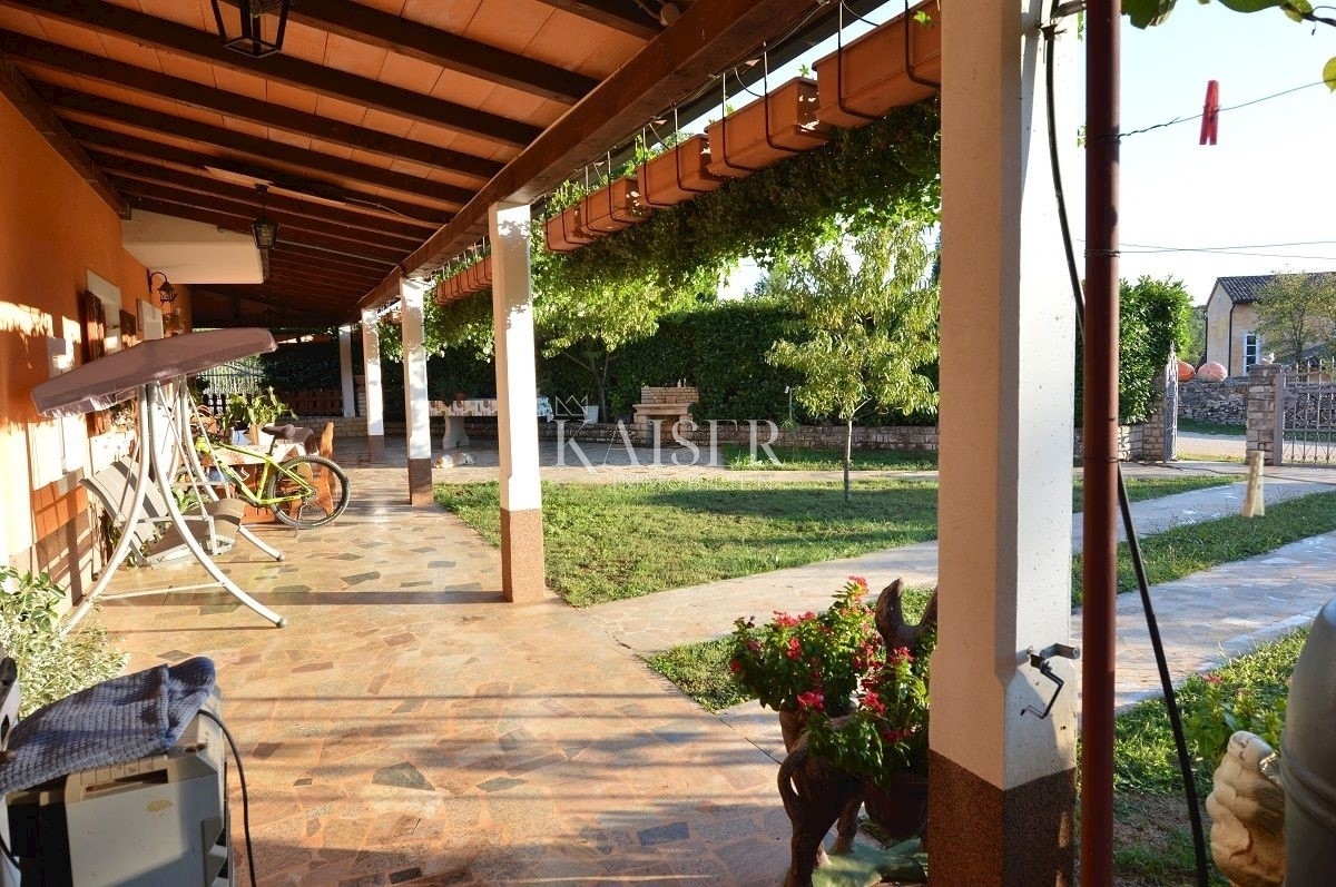 Istria, zona Grisignana - casa indipendente 396m2