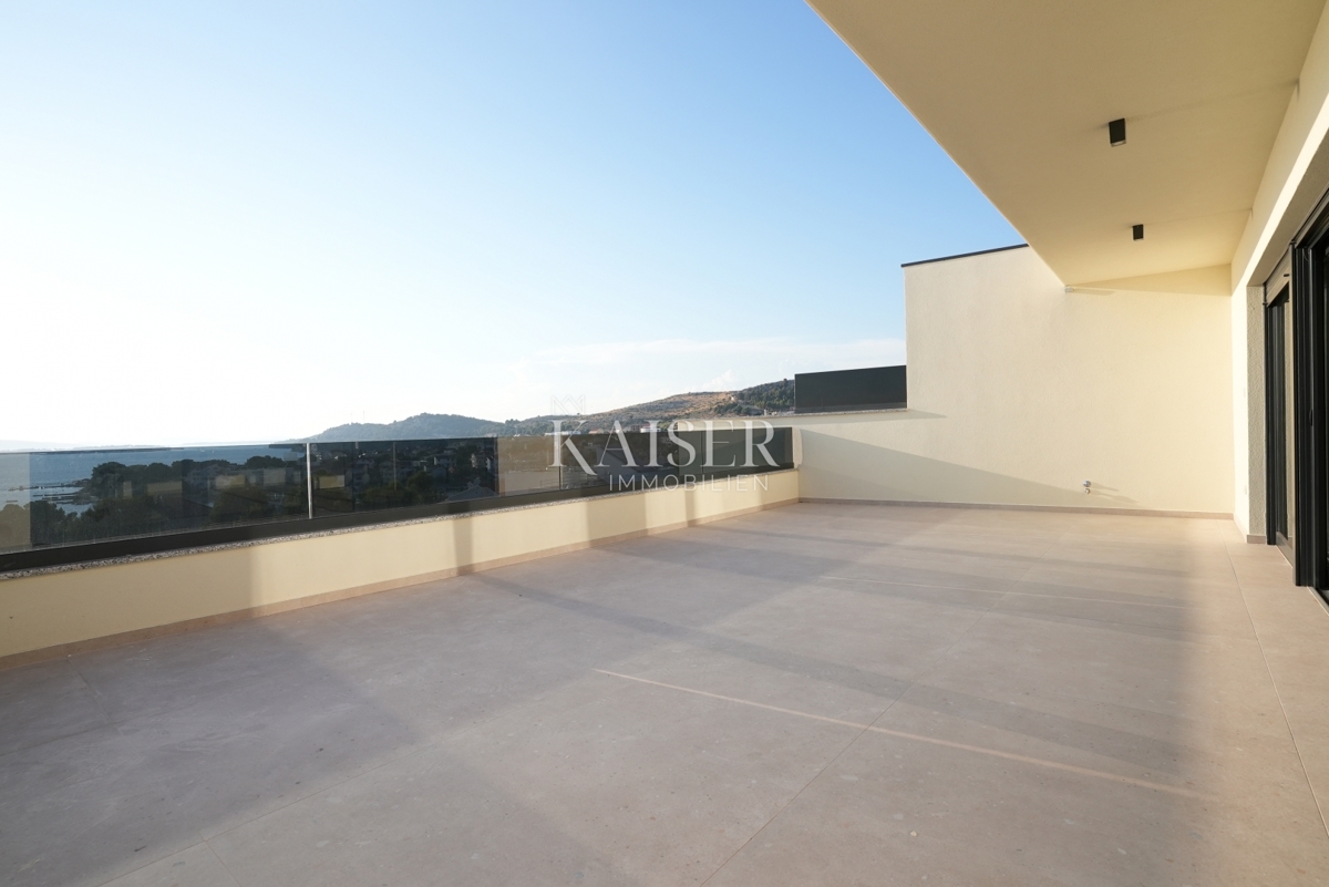 Sebenico, Žaborić Attico esclusivo con terrazza panoramica sul tetto