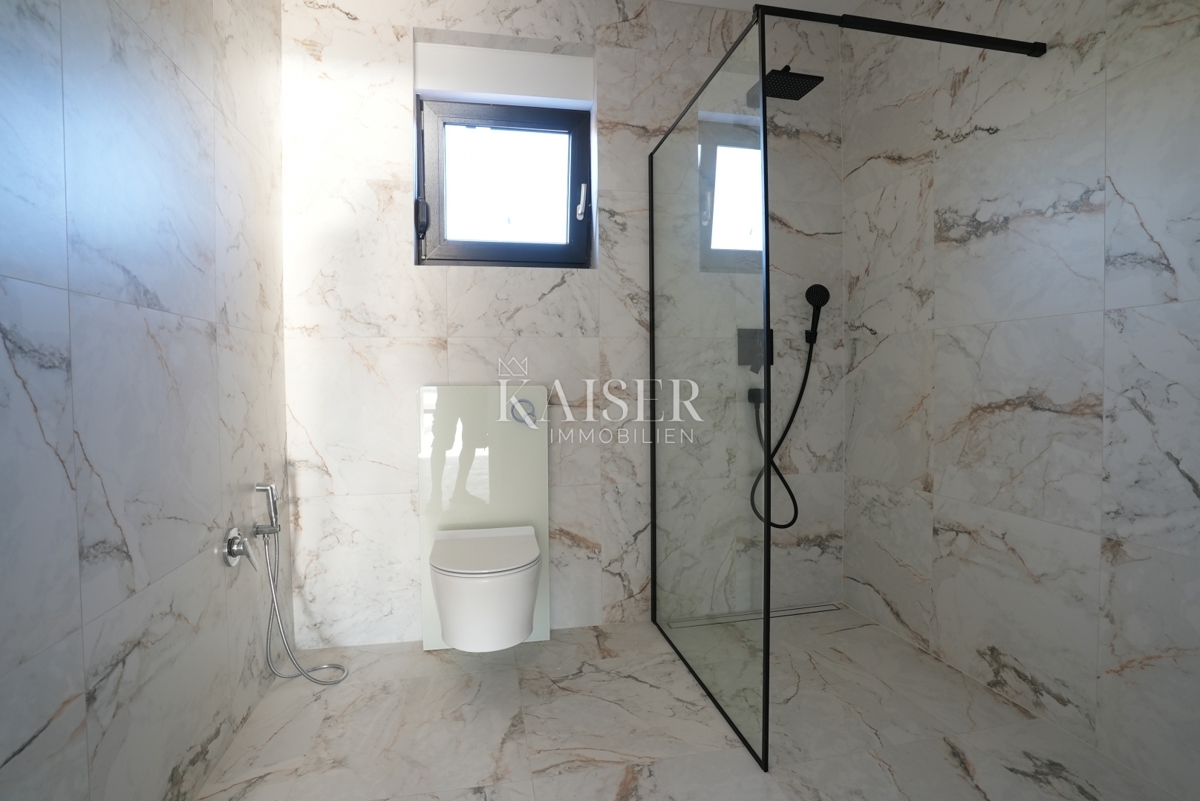 Sebenico, Žaborić Attico esclusivo con terrazza panoramica sul tetto