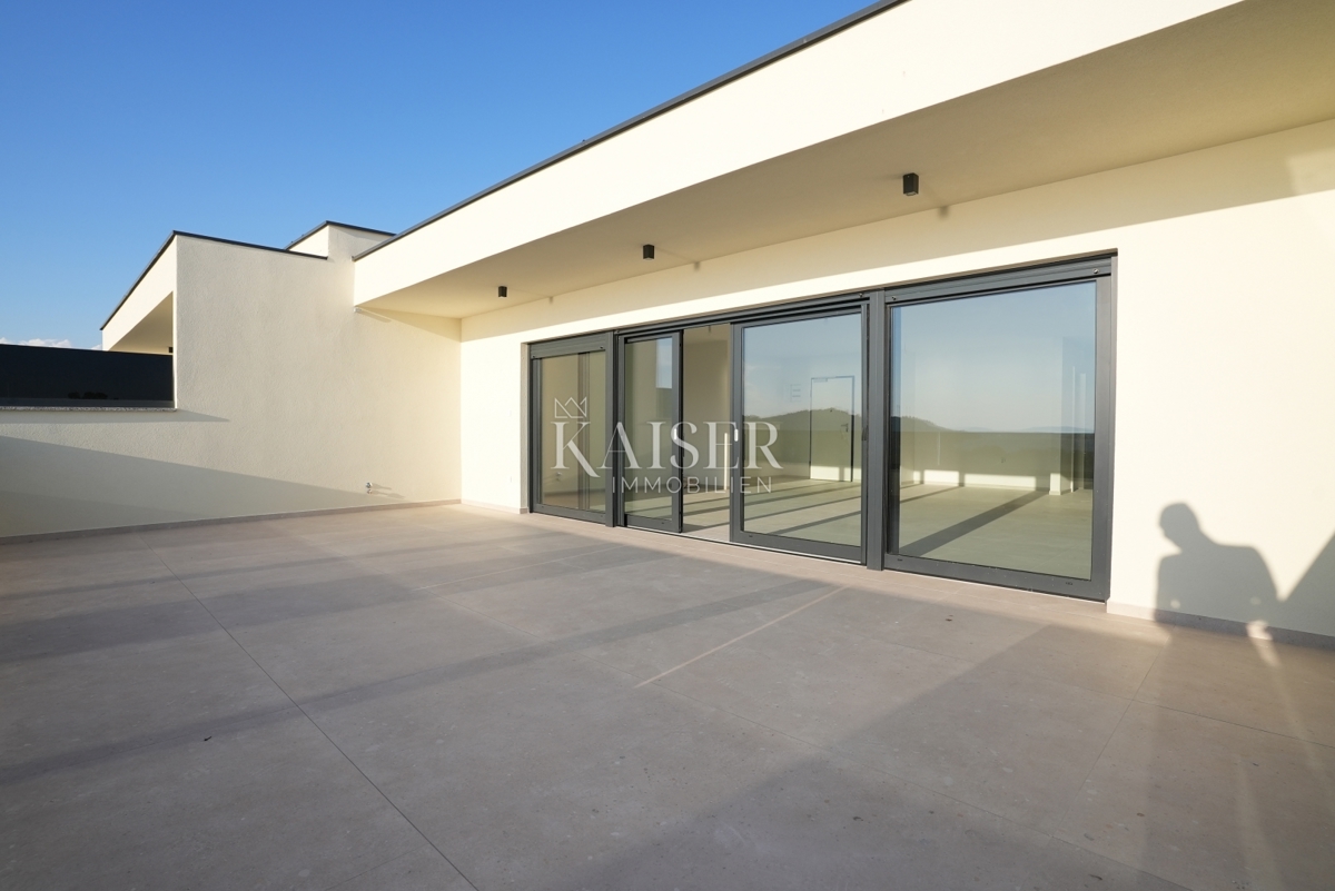 Sebenico, Žaborić Attico esclusivo con terrazza panoramica sul tetto