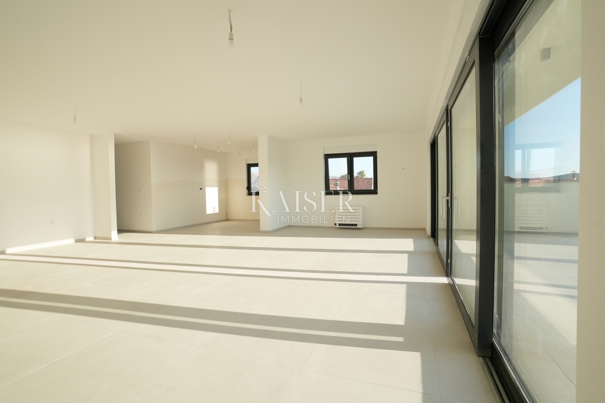 Sebenico, Žaborić Attico esclusivo con terrazza panoramica sul tetto