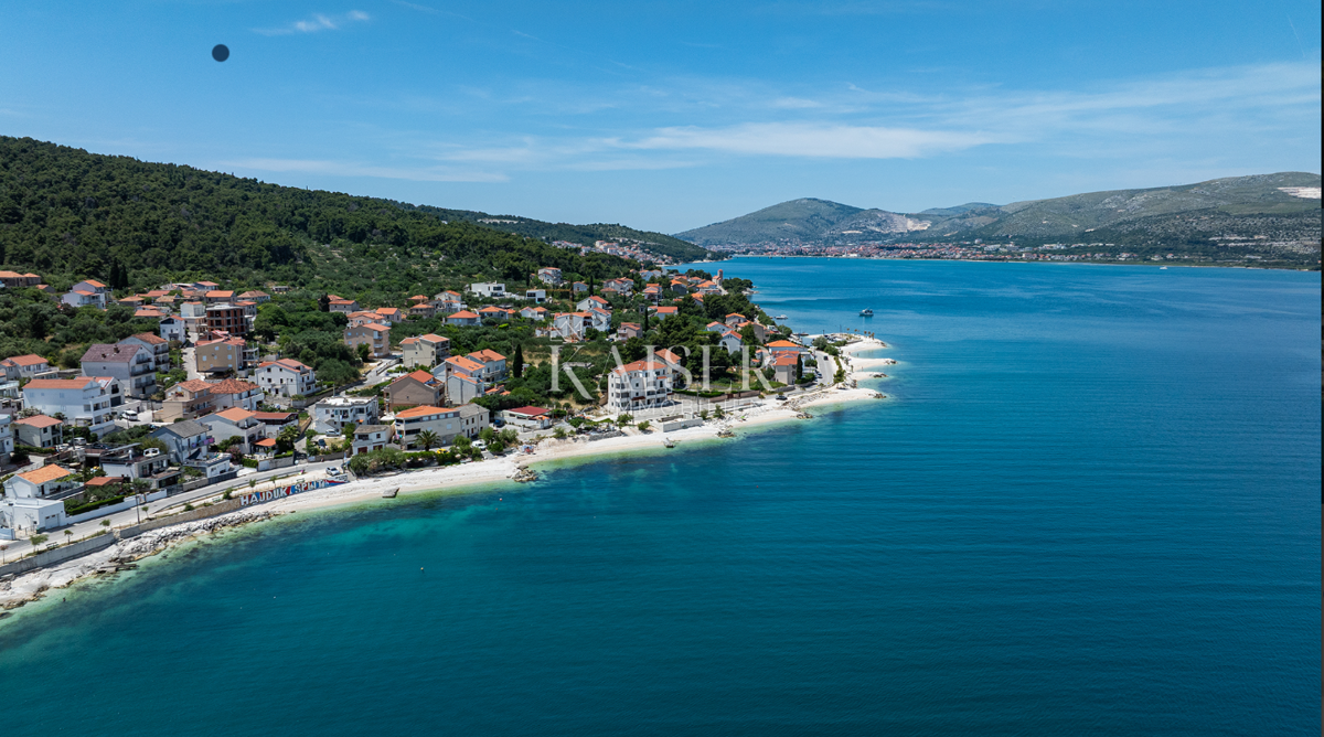 Trogir, Čiovo - appartamento di lusso con giardino sul mare, 61,3 m2