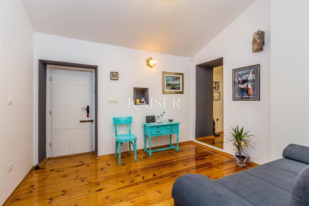 Malinska, Rasopano, autentica casa in pietra ristrutturata con piscina e giardino 