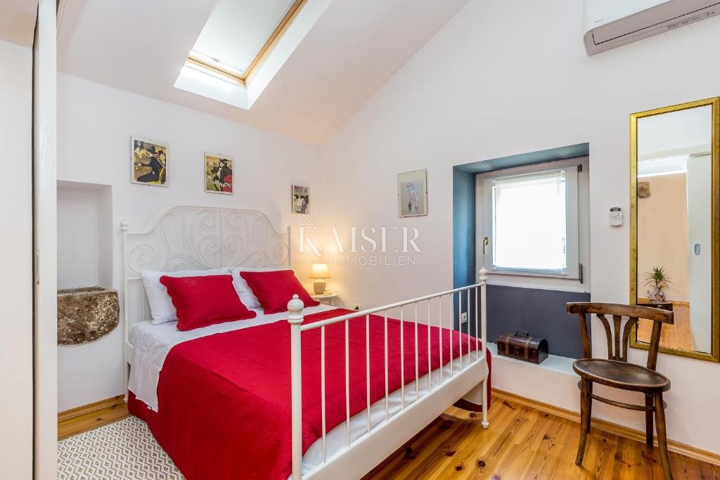 Malinska, Rasopano, autentica casa in pietra ristrutturata con piscina e giardino 