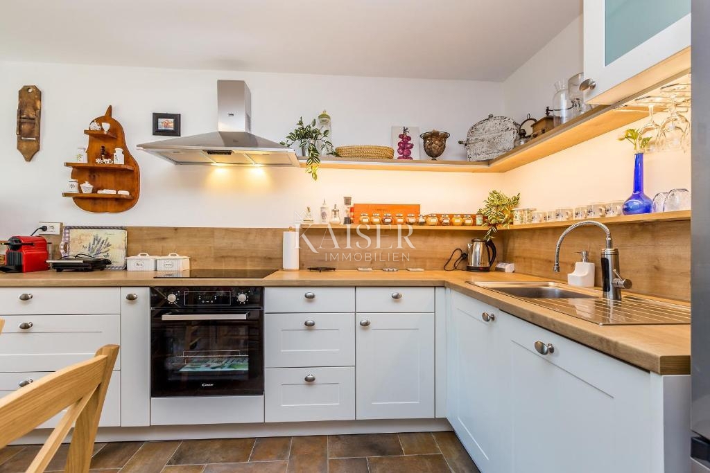 Malinska, Rasopano, autentica casa in pietra ristrutturata con piscina e giardino 