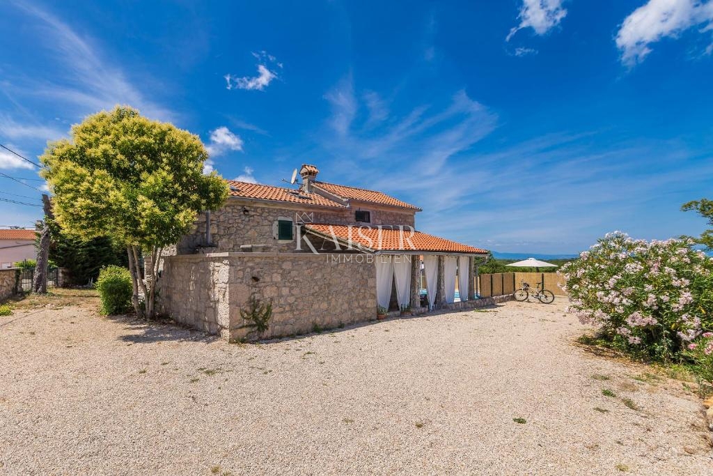 Malinska, Rasopano, autentica casa in pietra ristrutturata con piscina e giardino 