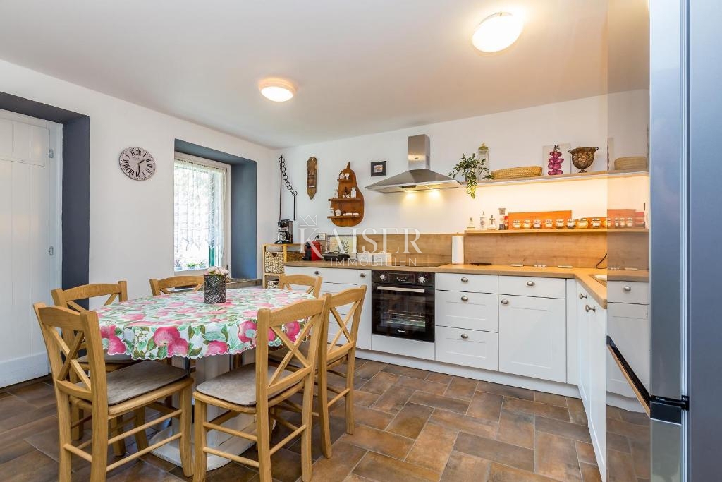 Malinska, Rasopano, autentica casa in pietra ristrutturata con piscina e giardino 