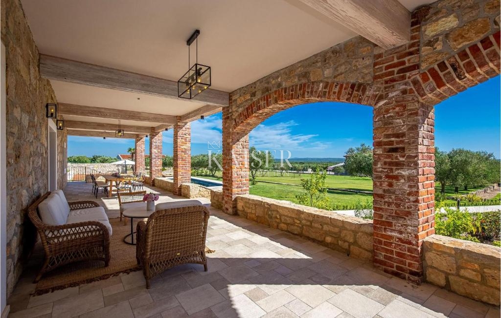 Zara, Murvica – una villa in pietra unica in una tenuta privata con servizi di prima qualità e fascino mediterraneo