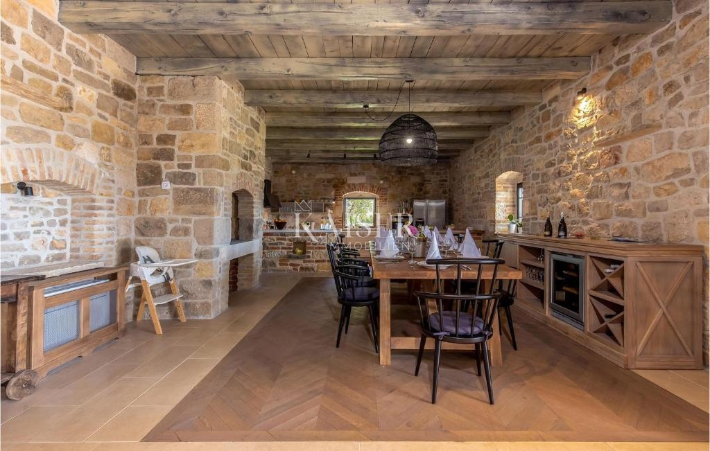 Zara, Murvica – una villa in pietra unica in una tenuta privata con servizi di prima qualità e fascino mediterraneo