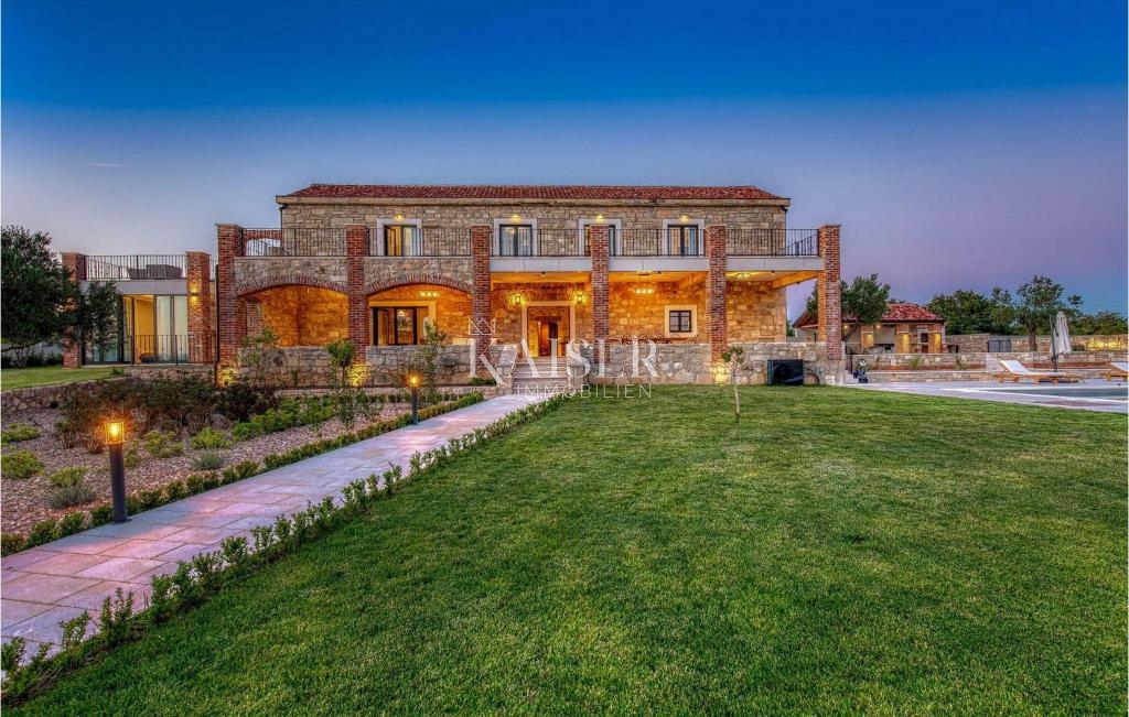 Zara, Murvica – una villa in pietra unica in una tenuta privata con servizi di prima qualità e fascino mediterraneo